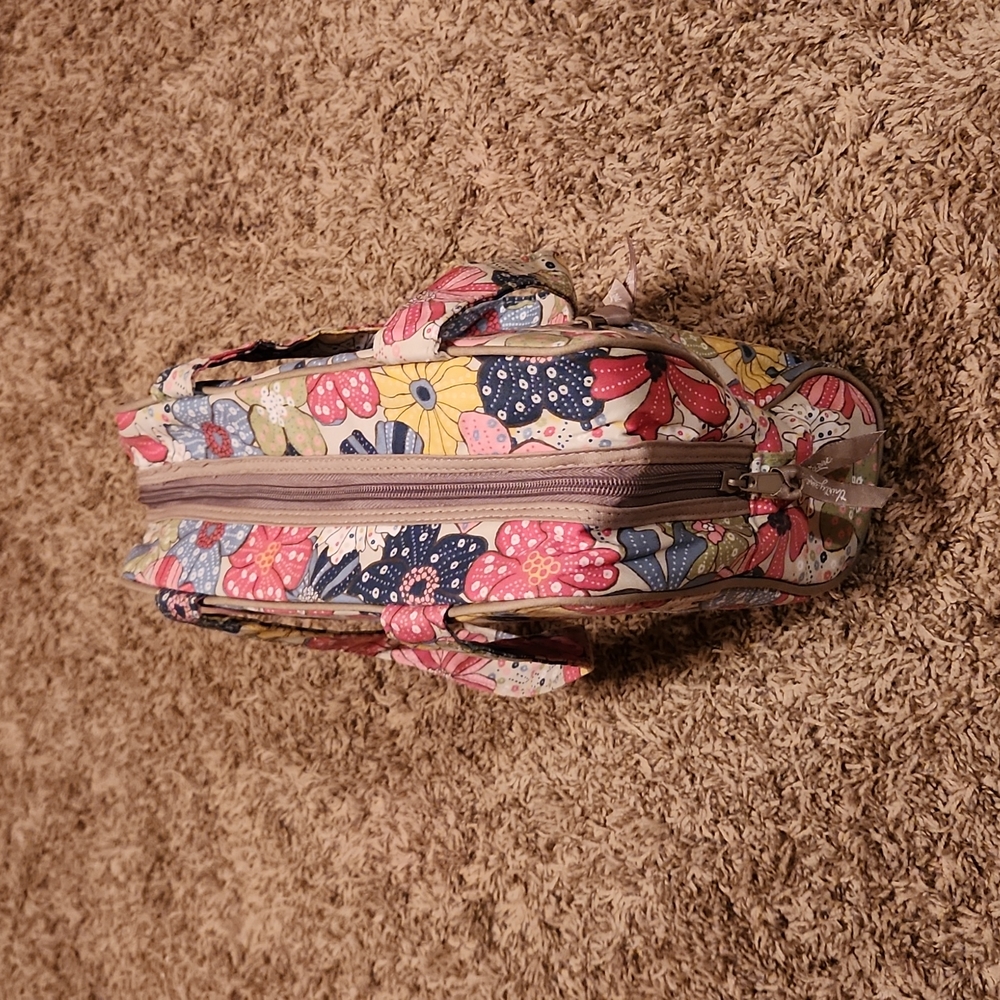 Thirty-One Floral Make-Up Bag embroidered with the word Cosmetics - Picture 3 of 9